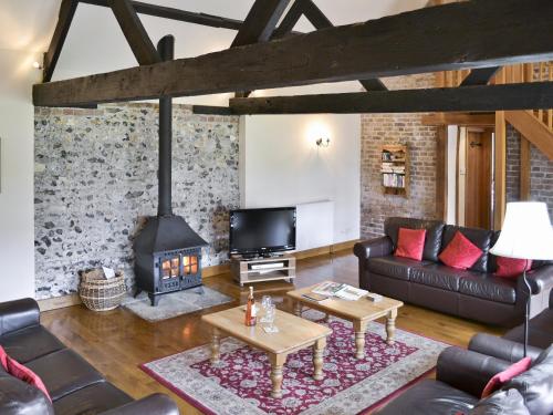 A seating area at Nell'S Barn 