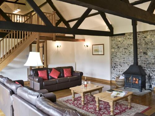 A seating area at Nell'S Barn 