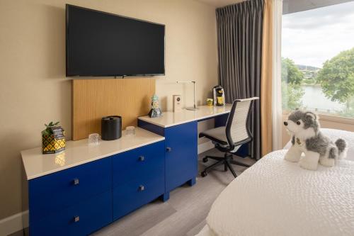 Staypineapple, Hotel Rose, Downtown Portland Image