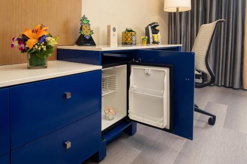 Kuchyň nebo kuchyňský kout v ubytování Staypineapple, Hotel Rose, Downtown Portland
