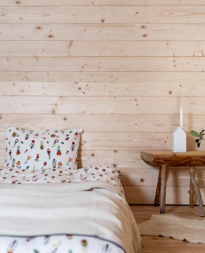 a bedroom with a bed and a wooden table at Miętowa Górka in Ząb