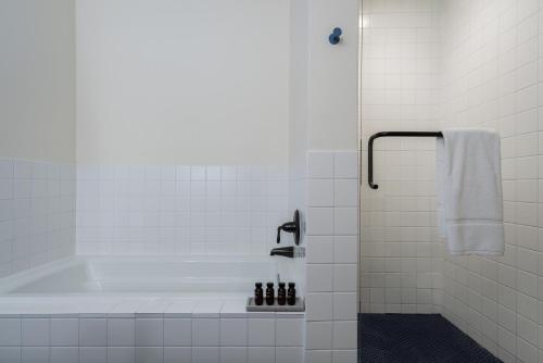 Hu Hotel Memphis Image