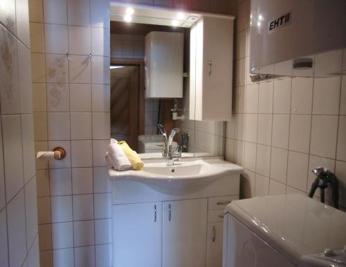 Kúpeľňa v ubytovaní Zimmer und Ferienwohnungen "Heidis Welt" Podlanig