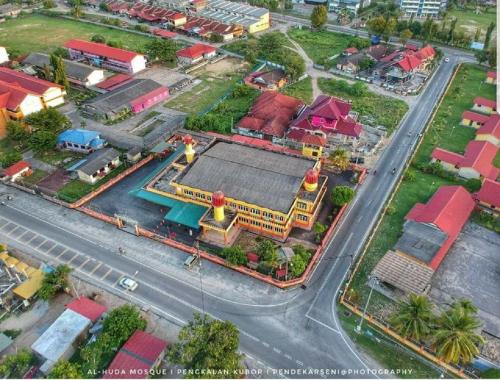 TumpatにあるWan Guesthouseの街路のある建物の模型