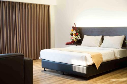 Katil atau katil-katil dalam bilik di Yunna Hotel Lampung