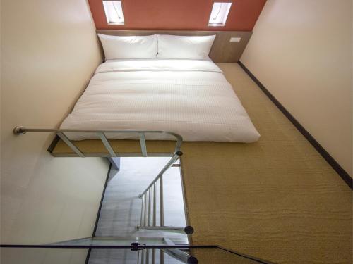a bed in a room with a door open at 巧爾行旅 Ciaoer APT in Taipei