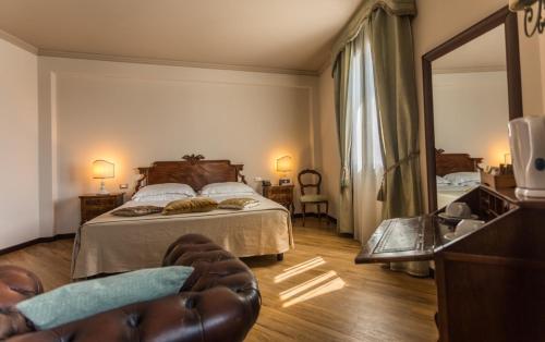 Säng eller sängar i ett rum på Hotel Casali