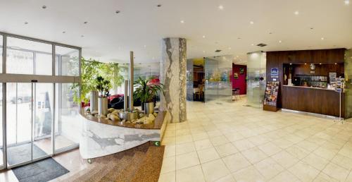 Lobby alebo recepcia v ubytovaní Luxury Family Hotel Bílá Labuť