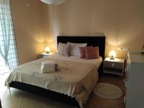 Giường trong phòng chung tại Jelena's Luxury Apartments