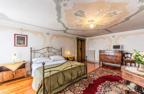 a bedroom with a bed and a coffered ceiling at Villa De Rubeis Florit in Tarcento