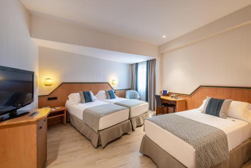 Tempat tidur dalam kamar di Hotel Praga