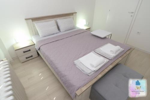 Ένα ή περισσότερα κρεβάτια σε δωμάτιο στο 3M Apartment Skopje Center