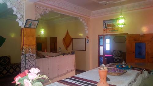 Auberge Kasbah Ait Marghadにあるベッド