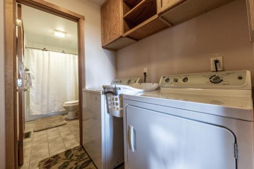 A kitchen or kitchenette at Timber Haven