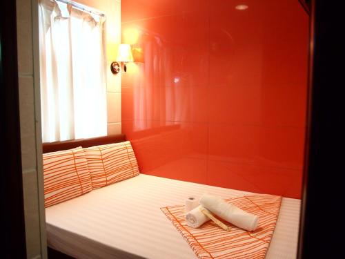 Letto o letti in una camera di Manila Lounge
