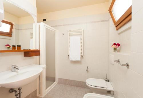 A bathroom at Hotel Villa Isabella
