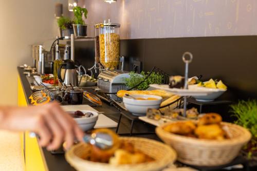 Comida en o cerca de este hotel