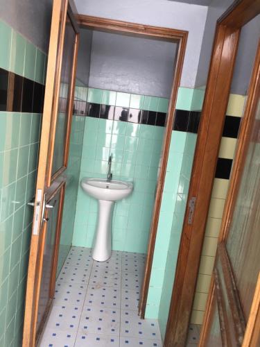 a bathroom with a sink and a toilet at Maison d'Hôtes entière Cité Douane Golf Dakar in Dakar