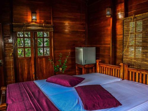 Postel nebo postele na pokoji v ubytování Lake Villa Resort