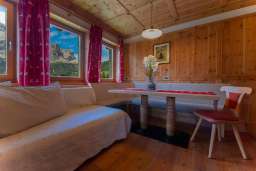 a living room with a couch and a table at Residence Barbara in Colfosco