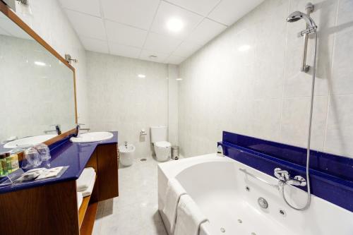 Koupelna v ubytování Hotel As Camelias