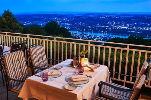 Un balcón o terraza en Steigenberger ICON Grandhotel & Spa Petersberg