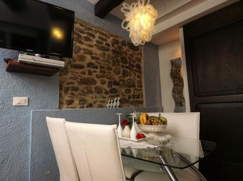 TV a/nebo společenská místnost v ubytování Villa Tamara Country & Spa Suites