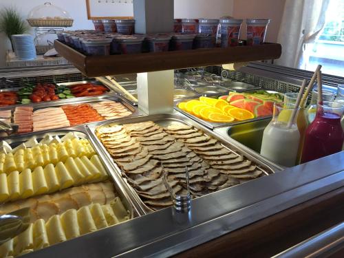 Makanan di atau berdekatan hotel