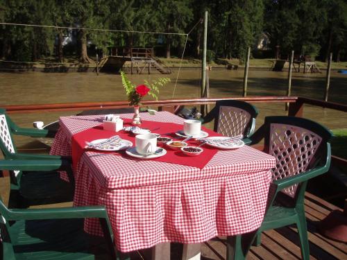 Tầm nhìn suối chảy gần khách sạn