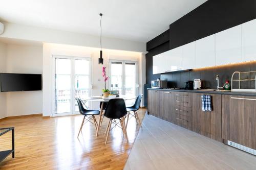 TONI'S 2BD Home for Superman and Superwoman.