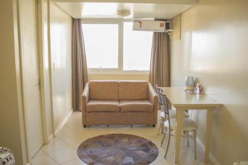 Ruang duduk di San Remo Hotel