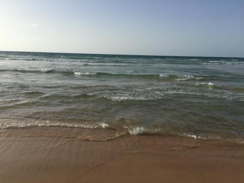 a beach with the ocean in the background at Maison d'Hôtes entière Cité Douane Golf Dakar in Dakar