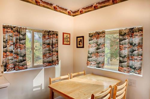 Φωτογραφία από το άλμπουμ του Frontier Cabin σε Oroville