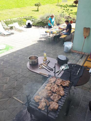 Kemudahan BBQ tersedia untuk tetamu di apartmen