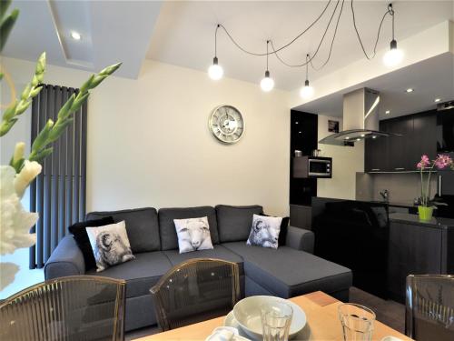 a living room with a couch and a table at VIP Apartamenty Stara Polana 2 in Zakopane
