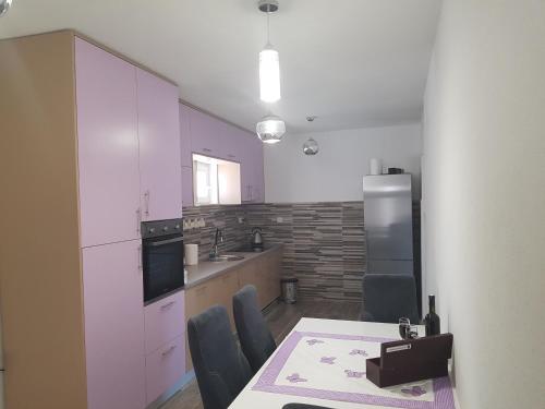 Apartments Mariaにあるキッチンまたは簡易キッチン