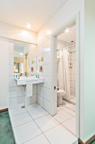 a bathroom with a sink and a toilet at Hotel LP Columbus in La Paz