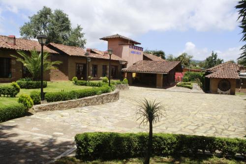 a courtyard of a house with a building at Quinta Maria Bonita in Zacatlán