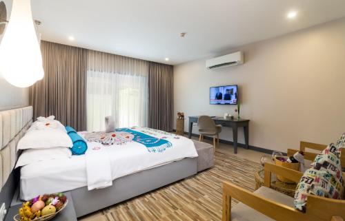 a bedroom with a large bed and a dining room at Damrei Residence & Spa in Siem Reap
