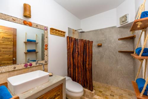 Et badeværelse på Canoas Lofts