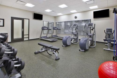 a gym with several treadmills and cardio machines at Best Western Plus Cranberry-Pittsburgh North in Cranberry Township