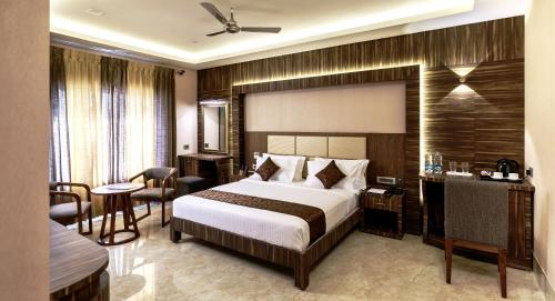 A bed or beds in a room at Hotel ARJUNAA