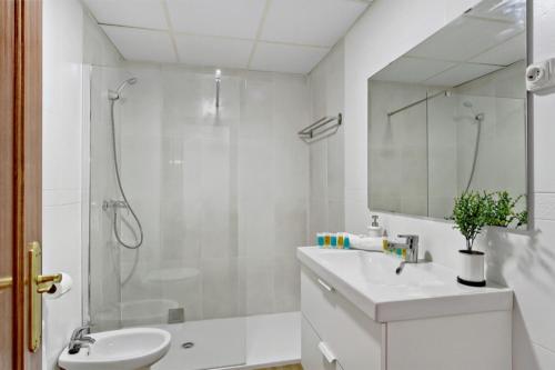 Bathroom sa Del Parque Flats - Ollerias 3
