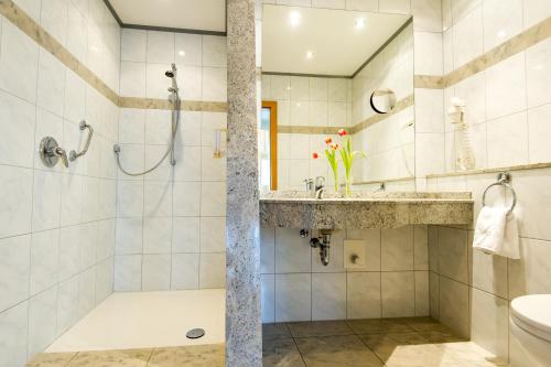 Koupelna v ubytování Hotel Röhrs