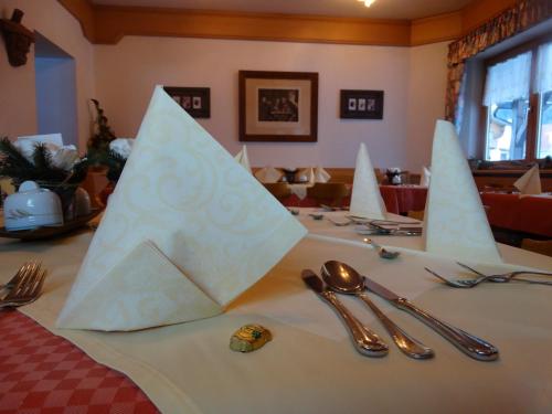 a table with paper boats on top of it at Pension Posthansl in Heiterwang