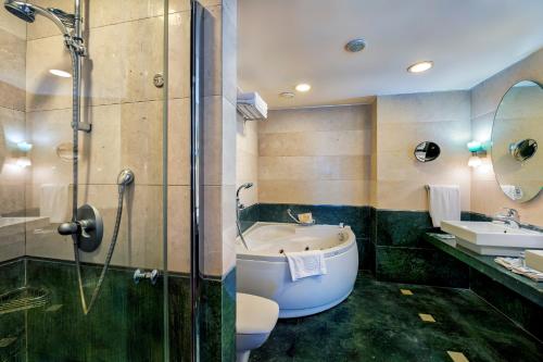 Ένα μπάνιο στο Grand Hotel Konya