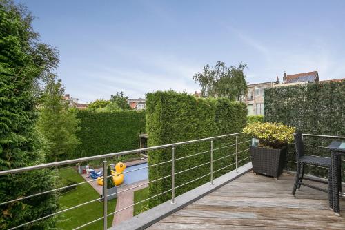 a balcony with a view of a pool in a garden at Puur B&B in Antwerp