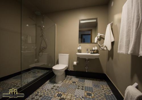 Un baño de Garden Palace
