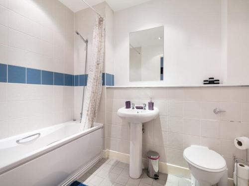 Ванна кімната в Stay for longer on cheap rates 15