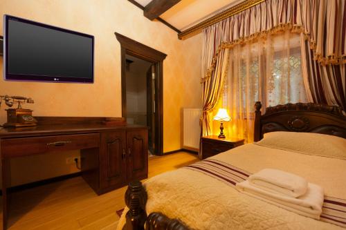 Una cama o camas en una habitación de Zámek Lužec Spa & Wellness Resort